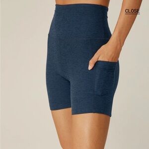 NWT Beyond Yoga space dye keep pace pocket shorts